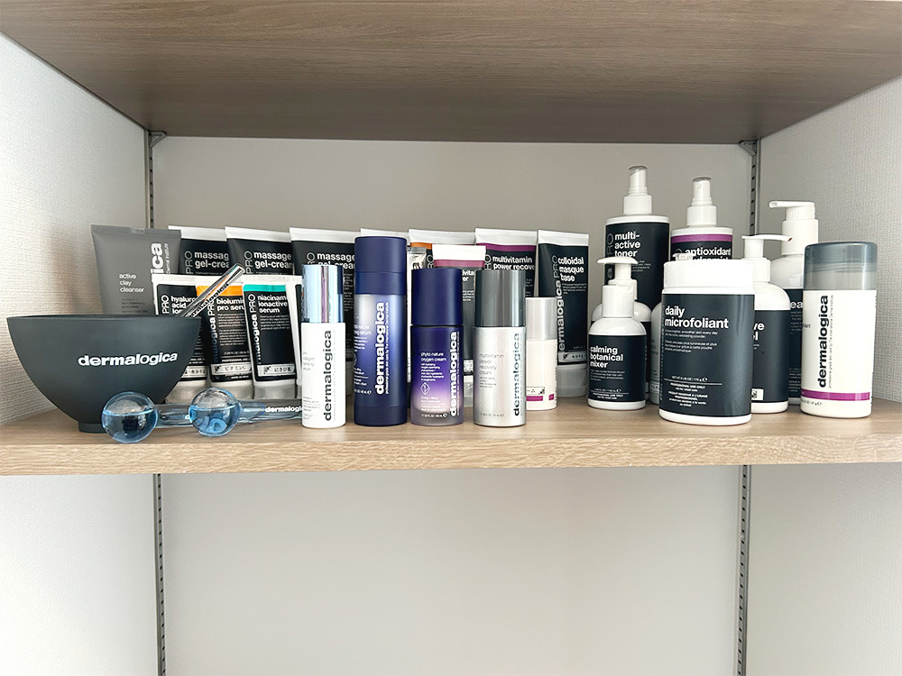 サロン内部　dermalogicaの化粧品